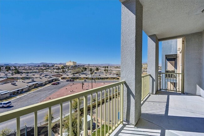 Building Photo - 62 E Serene Ave