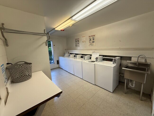 Building Photo - 4500 Beau Monde Dr
