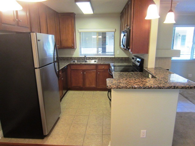 Building Photo - 55th - 2BD/2BA, Granite/Stainless Kitchen,...