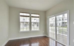 Building Photo - Beaufiful 3BR 2.5BA end unit town home wit...