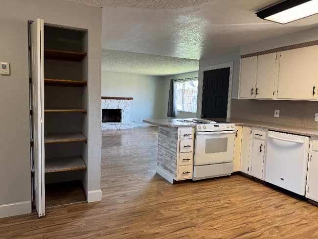 Building Photo - 411 N 55th St