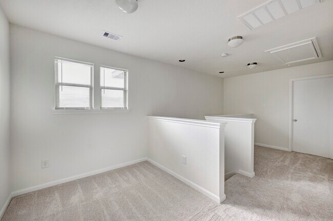 Building Photo - 19030 Bee Line Ct
