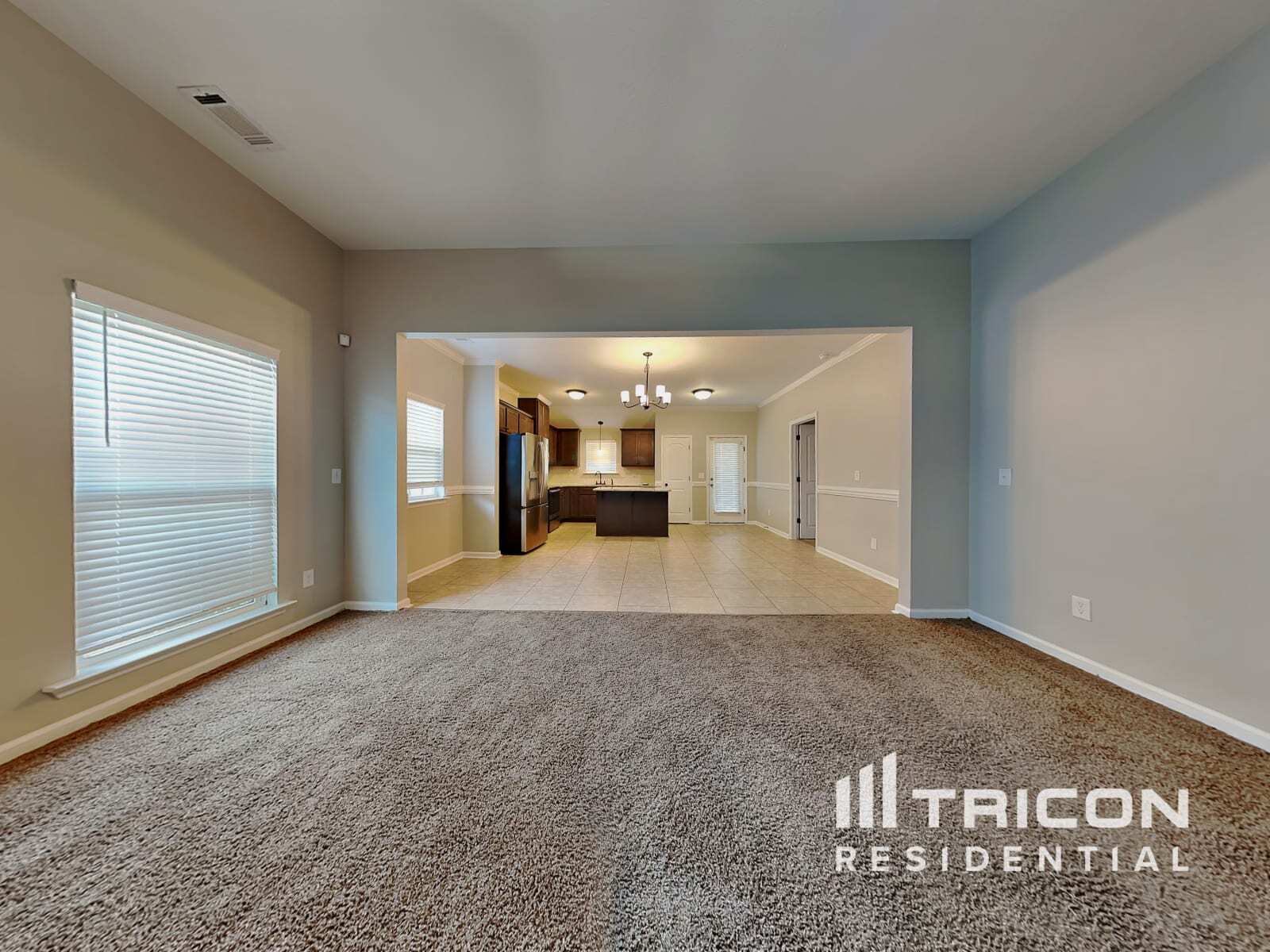 Building Photo - 3250 Alexandria Dr