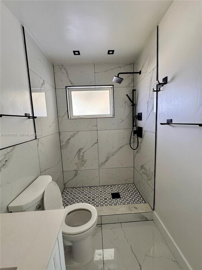 Building Photo - 1093 SW 14th St