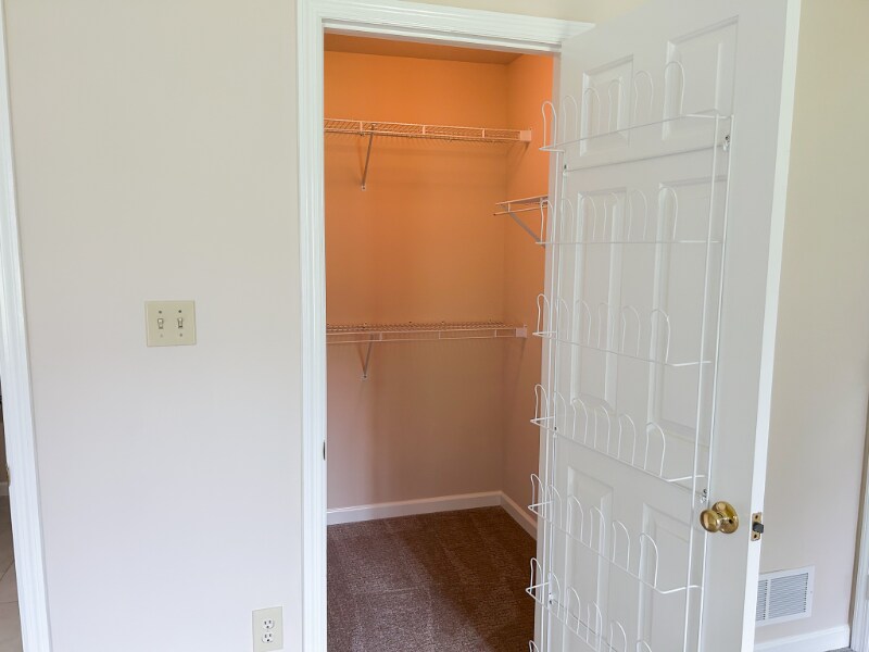 Building Photo - 21 Oakgrove Ln