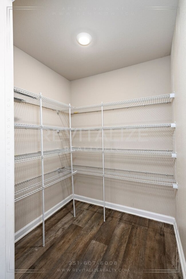 Building Photo - Stunning 2-Story 4 BD 2.5 BA House in Span...