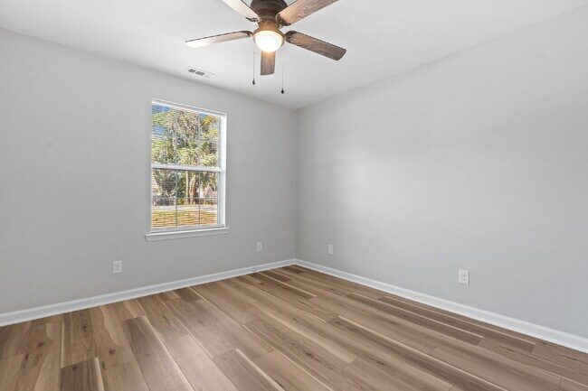 Building Photo - 3 Bedroom 2 bath home on a corner lot in the Telfair community