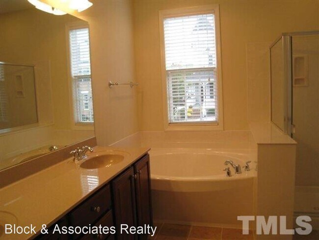 Building Photo - 4 br, 2.5 bath House - 108 Bally Shannon Way