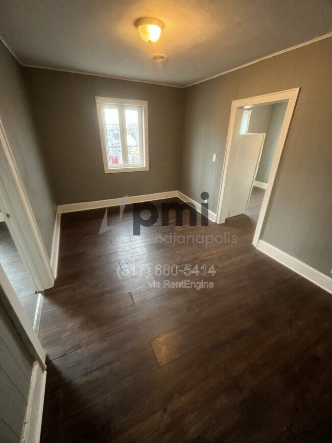 Building Photo - 215 1/2 S Madison Ave