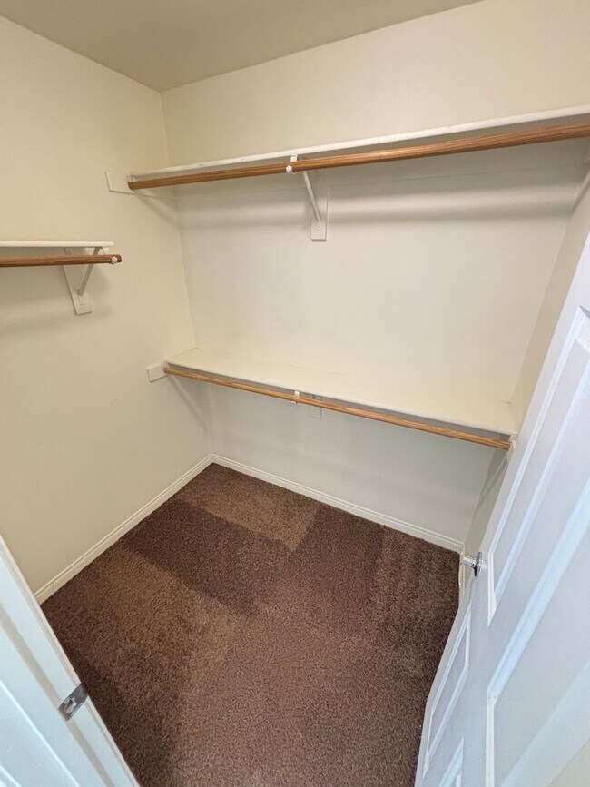 Building Photo - Gorgeous 3BED / 2.5 BATH home located in the gated community of Peccole Ranch!