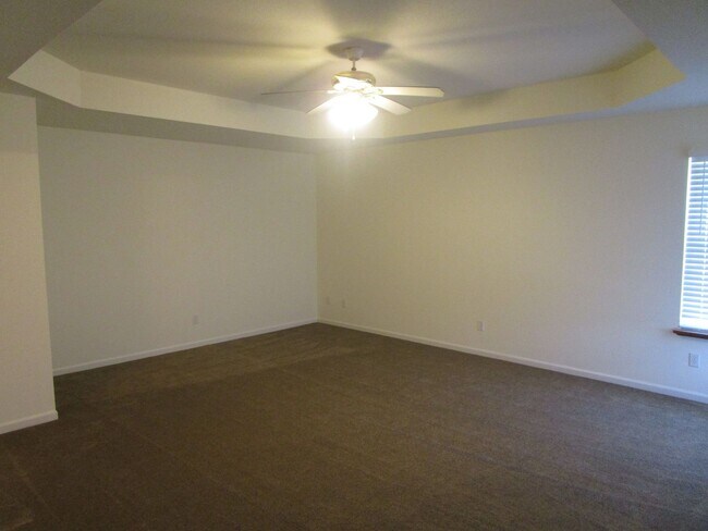 Building Photo - Huge 3 Bedroom, 2 Bath Town Home in SW Col...