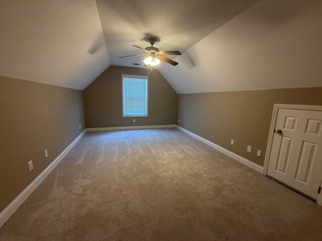 Building Photo - Spacious Executive Home in North Knox Summer Rose Subdivision