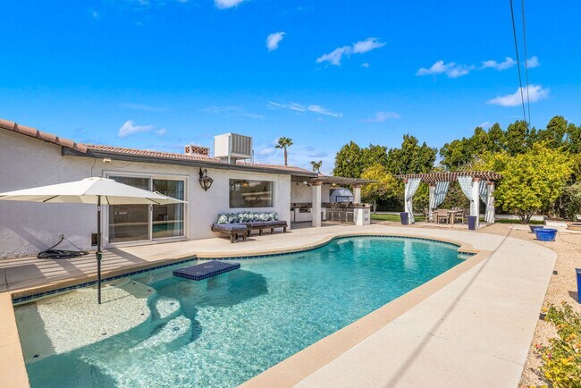 Building Photo - Sunnyside House with Pool in Palm Springs (Monthly Only - No Long Term)