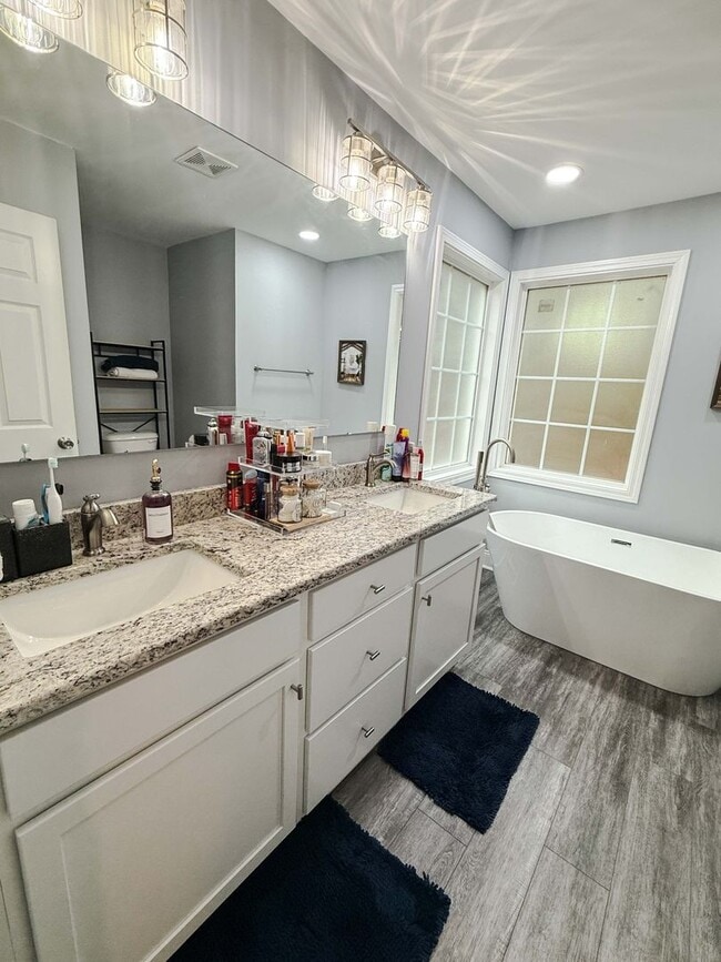 Building Photo - 7019 Laurinburg Rd