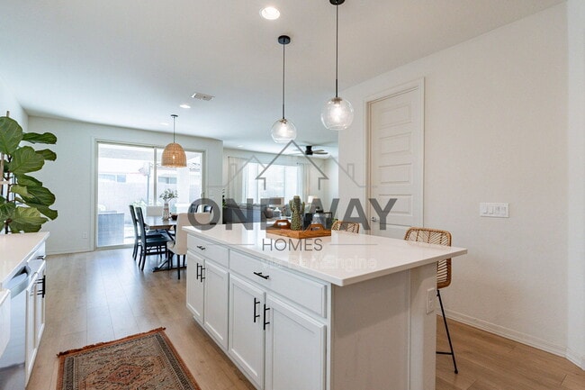 Building Photo - 5411 S Canyon Rim