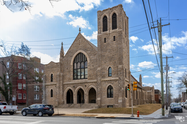 Primary Photo - 5250 Wayne Ave