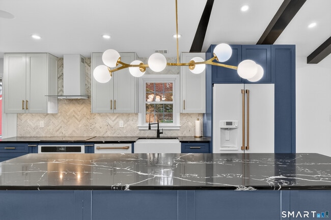 Building Photo - 6 Brighton St