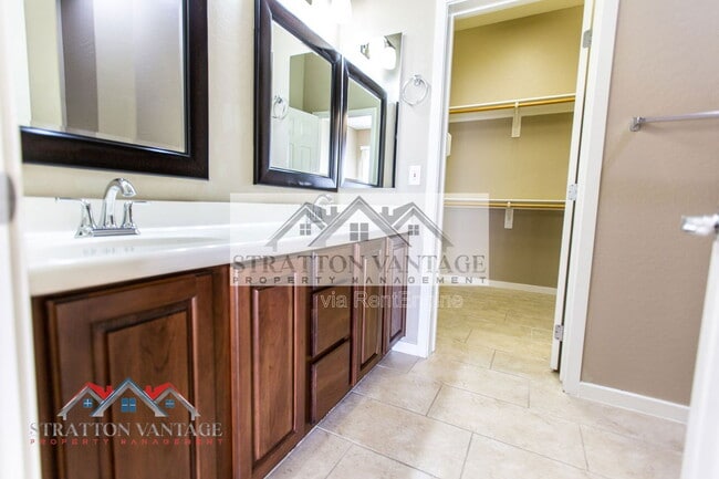 Building Photo - 544 N Alma School Rd