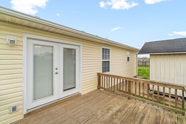 Building Photo - Spacious 3-Bedroom, 2-Bath Rental with Gar...