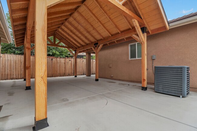 Building Photo - 7695 Freda Ave