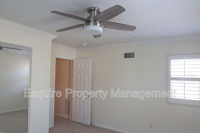 Building Photo - 232 Lightwood St