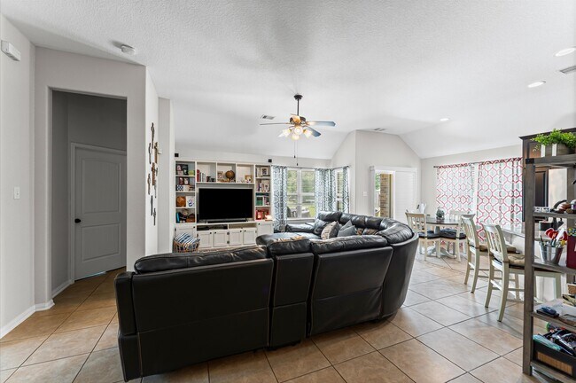 Building Photo - 115 Cobblestone Ct