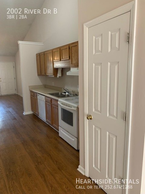 Building Photo - 2002 River Dr