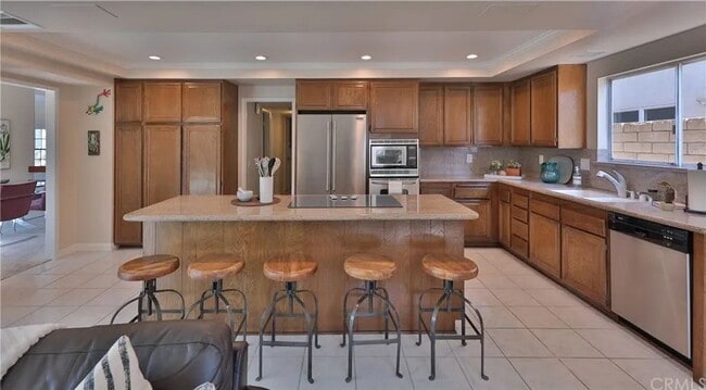 Building Photo - 1-Bedroom Retreat in Huntington Beach – Your Perfect Coastal Sanctuary!"