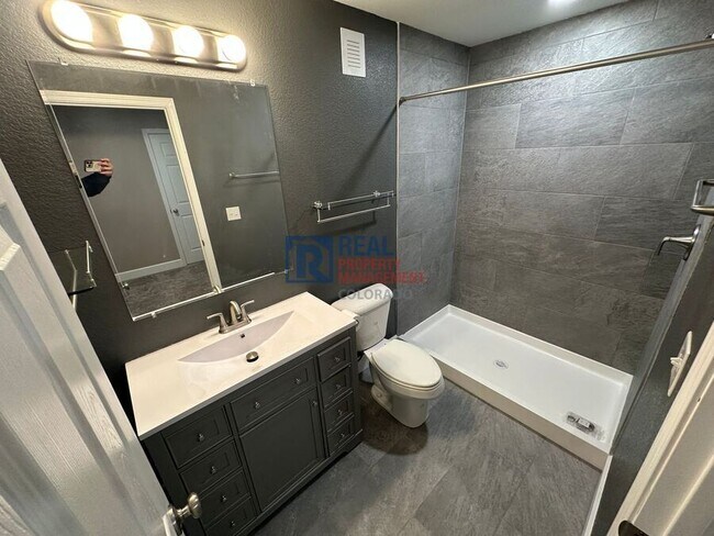 Building Photo - 6634 N Cathay St