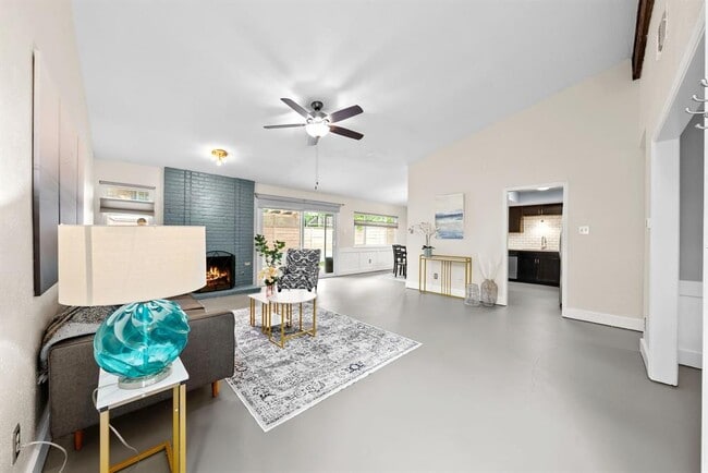 Building Photo - 1702 Coturnix Dr