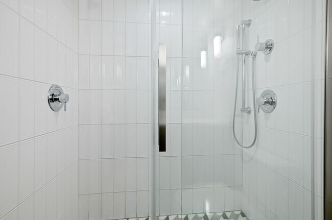 Building Photo - 2BR Condo w/ Covered Parking and Balcony Views at Broadway Towers