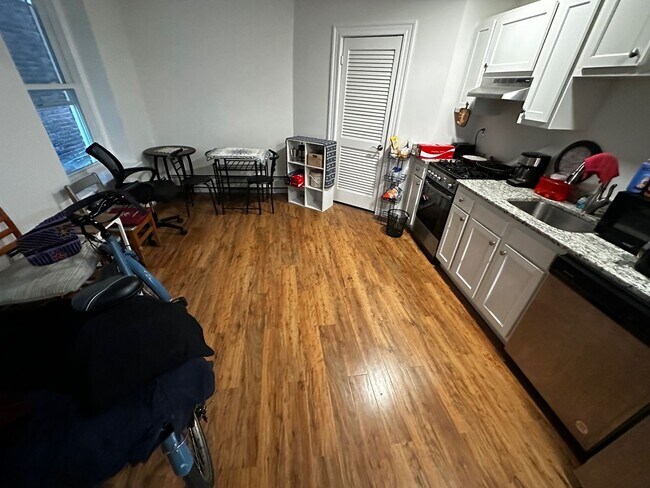 Building Photo - HOT NORTH END LISTING!!!!