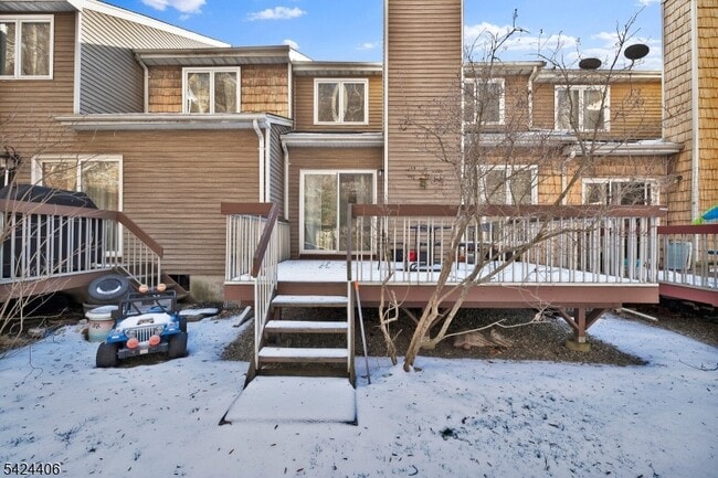 Building Photo - 48 Edgefield Dr