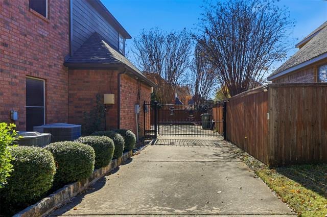 Building Photo - 3601 Sandhurst Dr