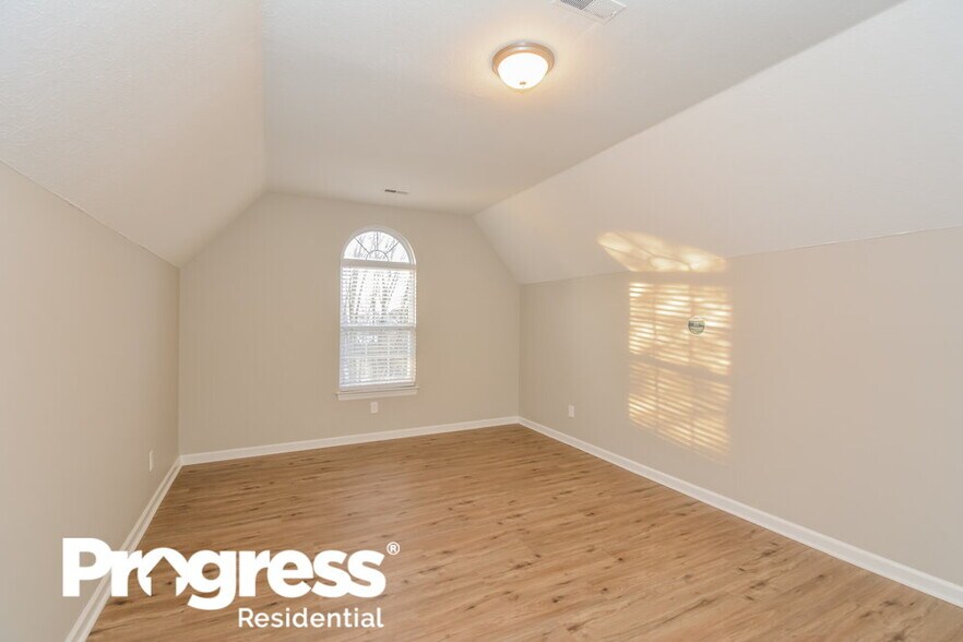 Building Photo - 3338 Meadowhill Dr