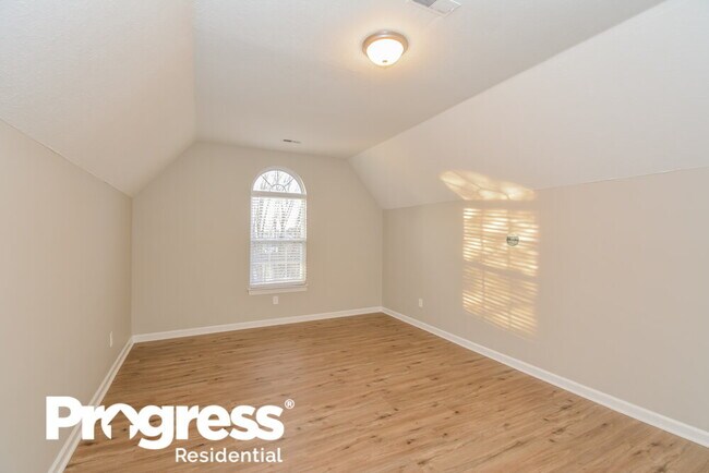 Building Photo - 3338 Meadowhill Dr