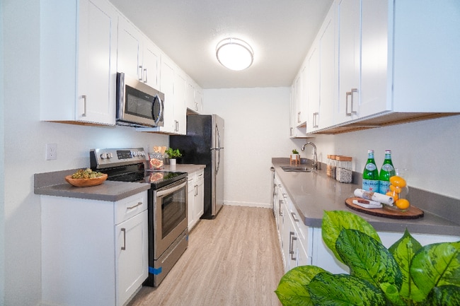 Building Photo - 581 Giuffrida Ave