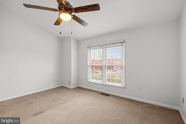 Building Photo - 1120 S Kenwood Ave