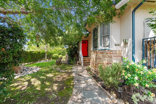 Building Photo - 467 Irving Dr