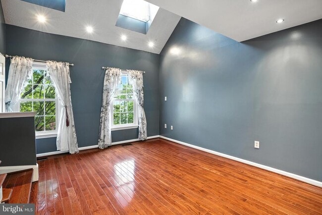 Building Photo - 12863 Mill Brook Ct