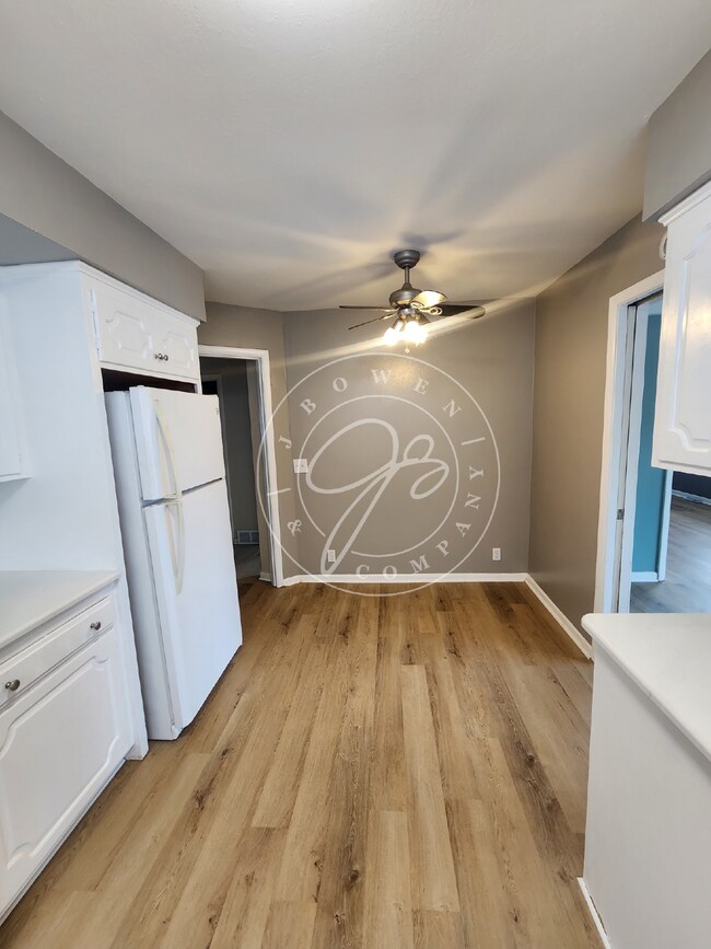 Building Photo - Charming 2-Bed, 2-Bath Condo with many upd...