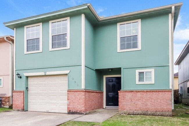 Building Photo - 4959 N Cancun Dr