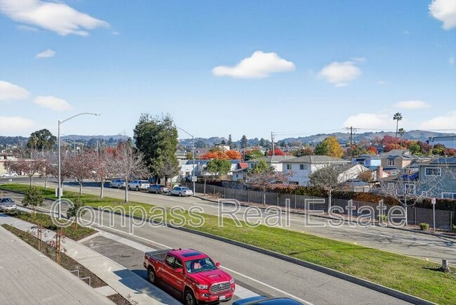 Building Photo - 3814 Norbridge Ave