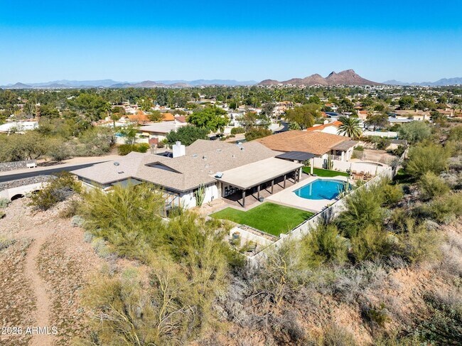 Building Photo - 221 W Sweetwater Ave