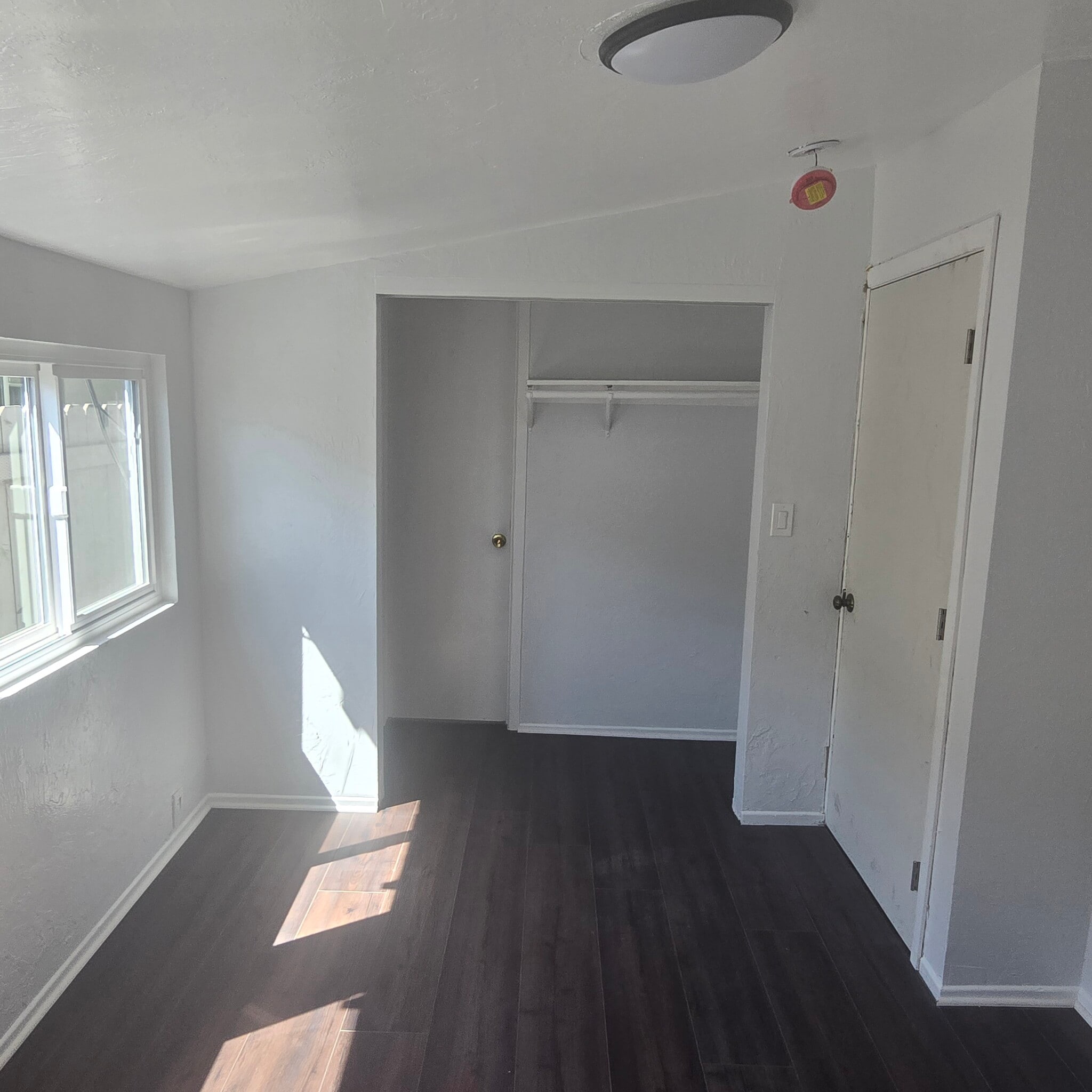 Building Photo - 2048 Ocean View Blvd