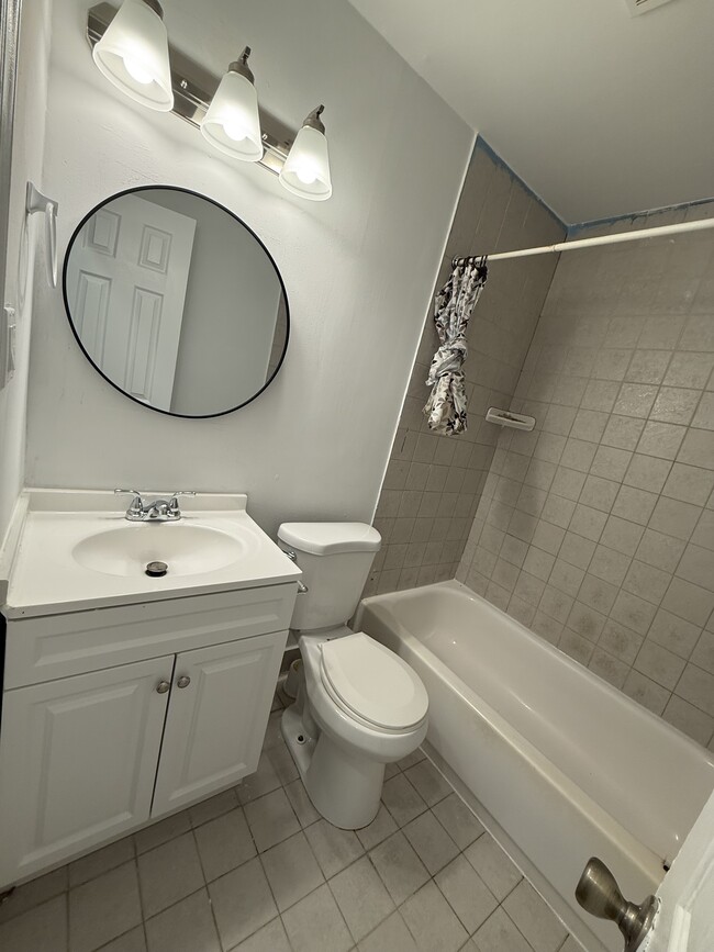 Building Photo - 238 Stevenson Square