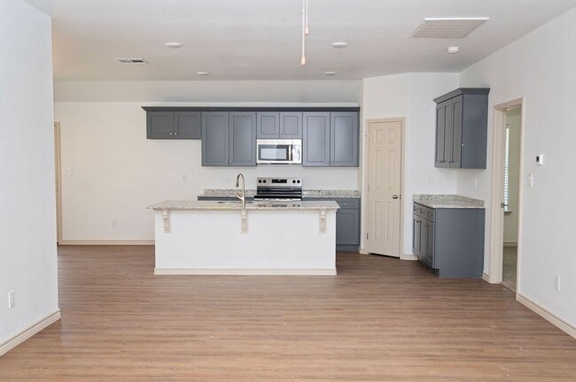 Building Photo - Entertain, Relax, and Enjoy West Texas Living