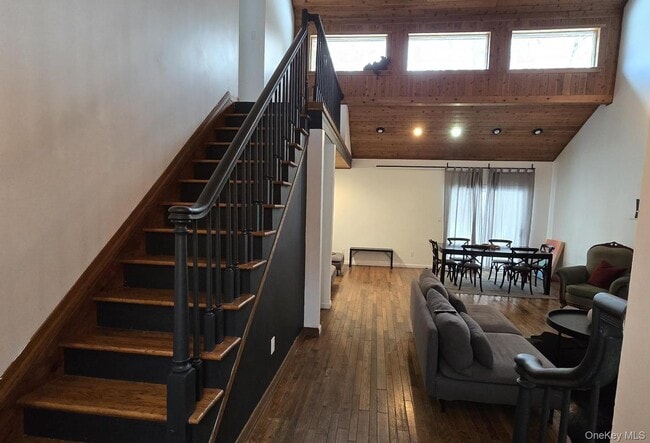 Building Photo - 537 Old Tacy Rd