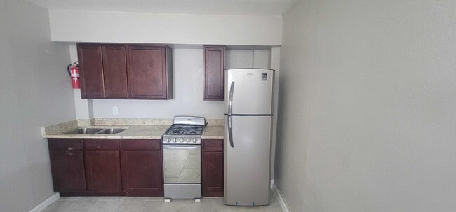 Building Photo - 120 S Carolina Dr
