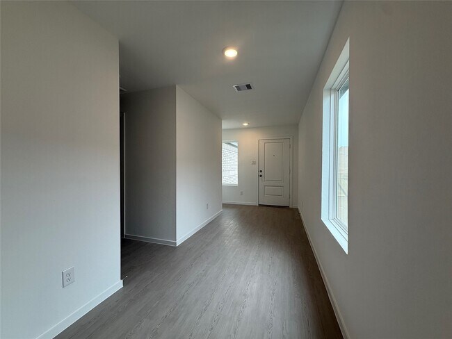 Building Photo - 12915 Shells Ln